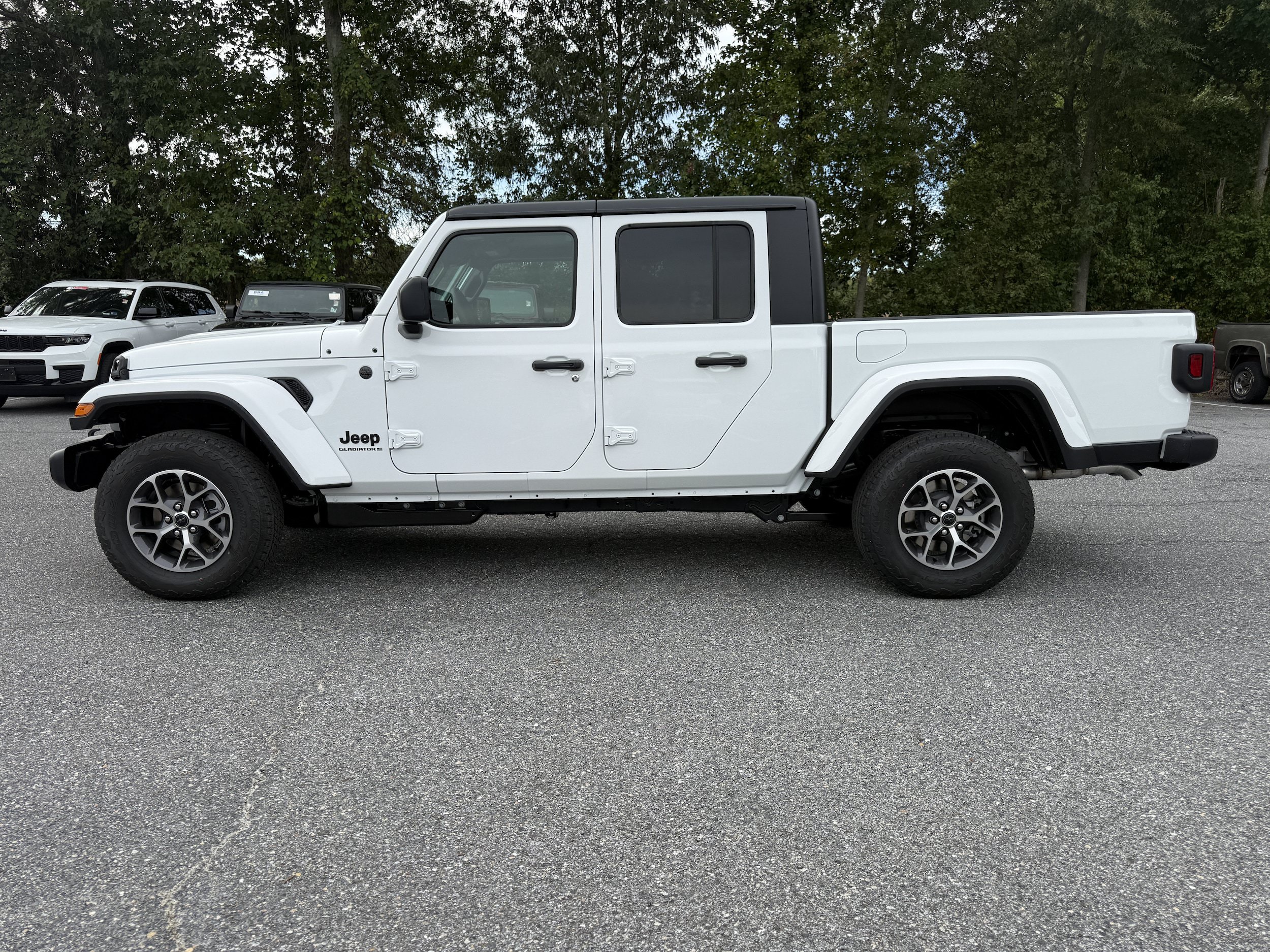 New 2027 Jeep Gladiator Sport AWD/4WD image 4