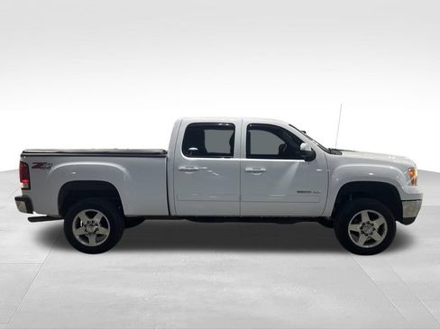 Used 2011 GMC Sierra 2500 SLT w/ Suspension Package, Off-Road AWD/4WD image 6