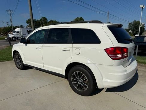 Used 2018 Dodge Journey SE w/ Connectivity Group FWD image 8