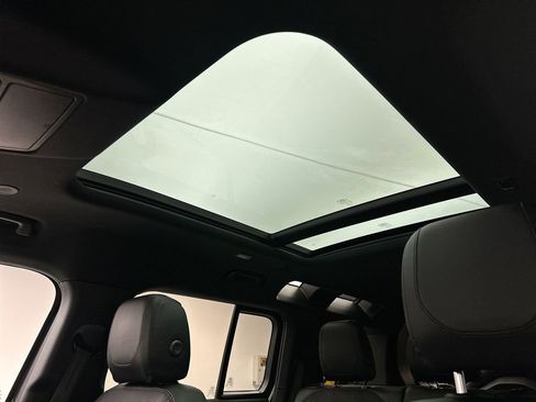 Used 2022 Land Rover Defender 110 X-Dynamic SE image 23