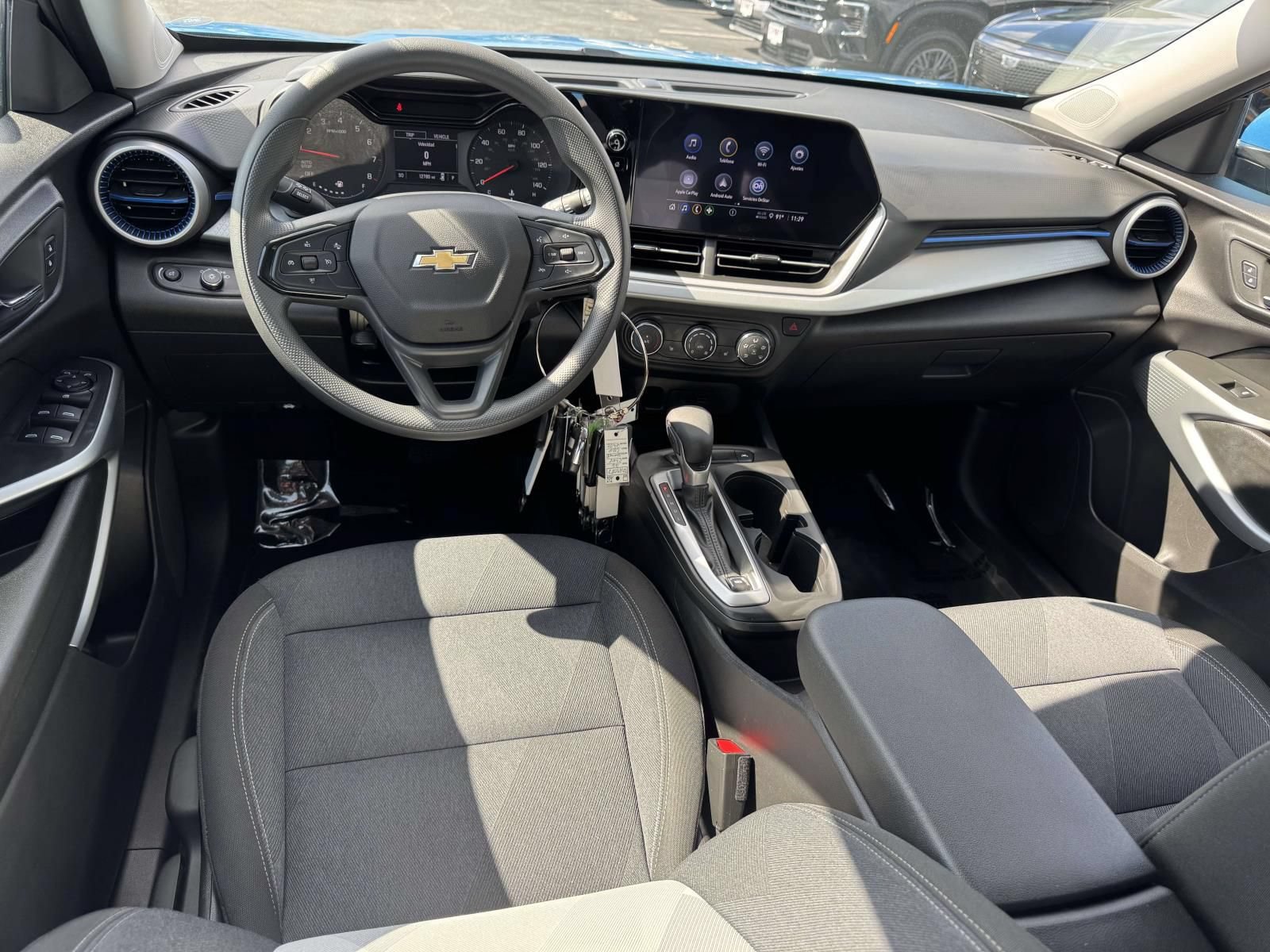 Used 2025 Chevrolet Trax LS w/ LS Convenience Package FWD image 2