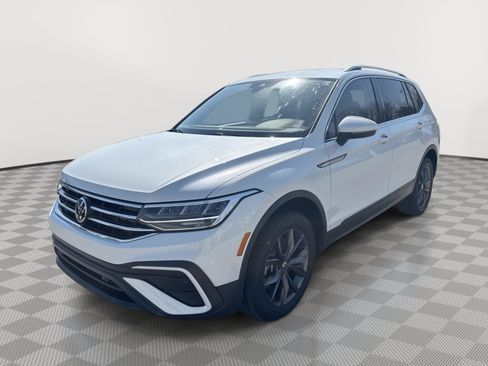 Used 2023 Volkswagen Tiguan SE image 7