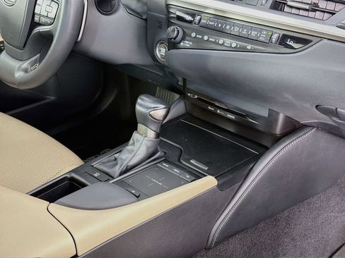Used 2019 Lexus ES 350 w/ Accessory Package 2 FWD image 33