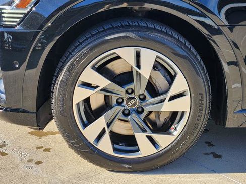 Used 2022 Audi e-tron Premium Plus w/ Premium Plus Package image 7