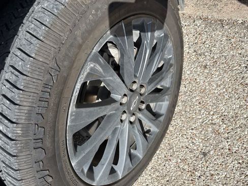 Used 2022 Chevrolet Traverse RS FWD image 3