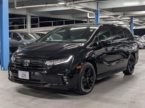 Used 2023 Honda Odyssey Sport image 2