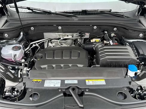Used 2025 Volkswagen Atlas SE FWD image 8