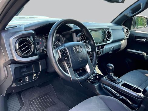 Used 2017 Toyota Tacoma TRD Sport w/ Premium & Technology Package AWD/4WD image 15