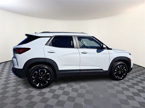 Certified 2022 Chevrolet TrailBlazer LT w/ Driver Confidence Package image 8