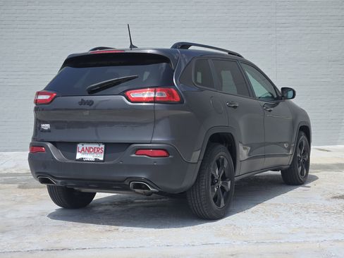 Used 2016 Jeep Cherokee Latitude w/ Comfort/Convenience Group AWD/4WD image 7