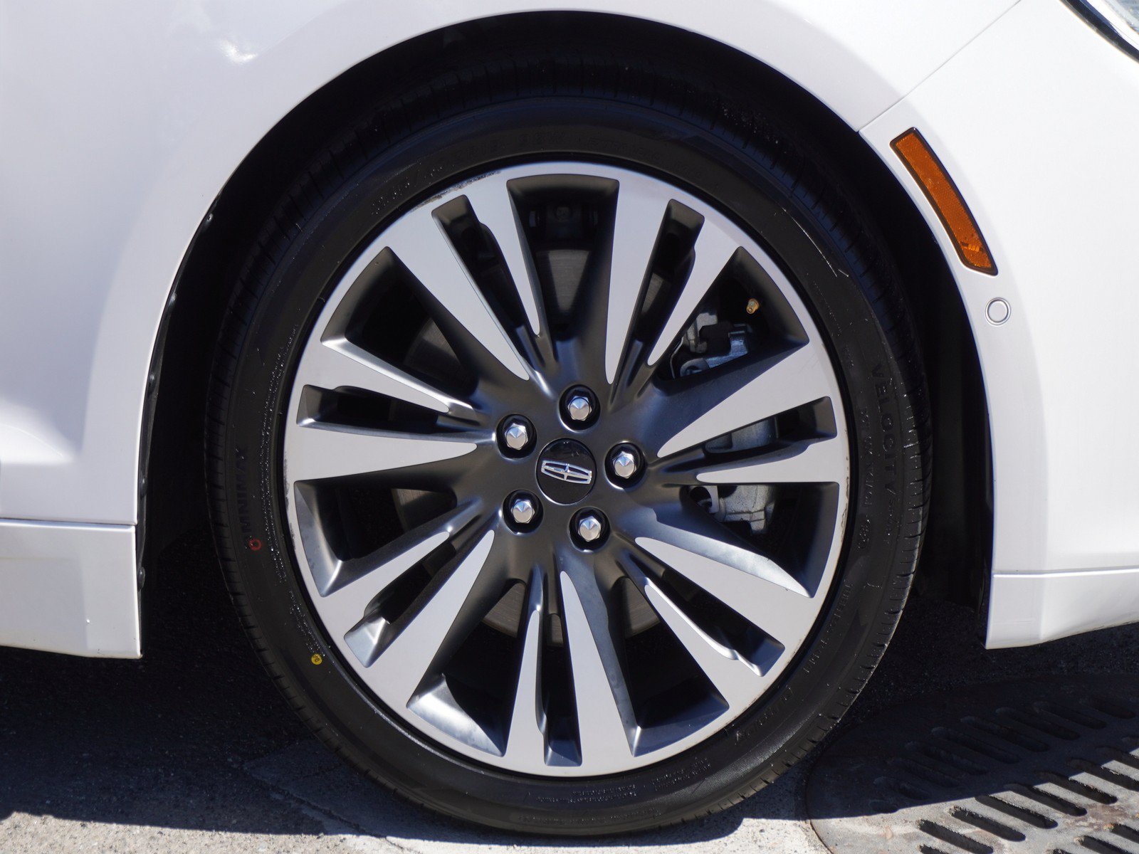 Used 2017 Lincoln MKZ Reserve w/ Technology Package FWD image 5