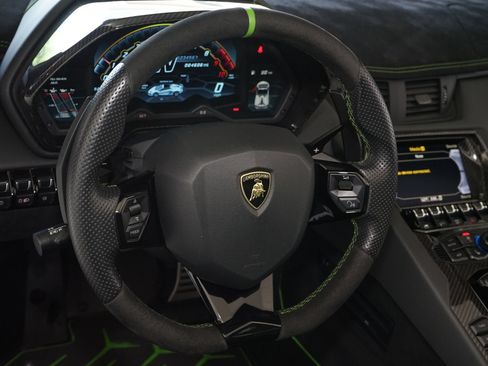 Used 2021 Lamborghini Aventador SVJ AWD/4WD image 23