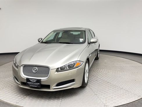 Used 2012 Jaguar XF image 7