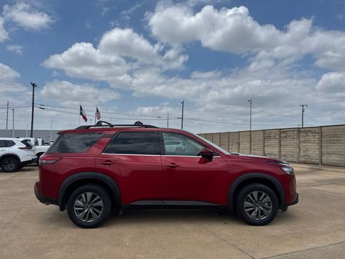Certified 2023 Nissan Pathfinder SV w/ Lighting Package (N92) FWD image 23