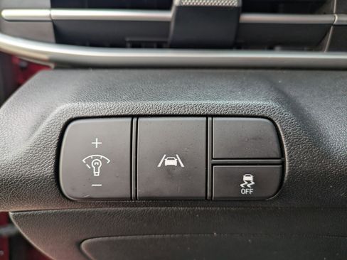 Used 2022 Hyundai Elantra Limited image 22