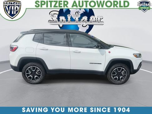 Used 2025 Jeep Compass Trailhawk AWD/4WD image 10