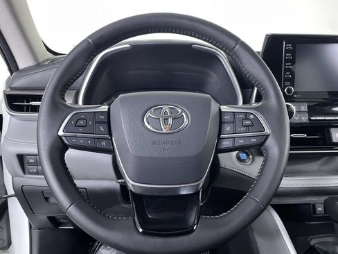 Used 2020 Toyota Highlander XLE AWD/4WD image 13