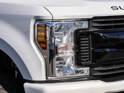 Used 2019 Ford F250 XLT w/ XLT Value Package AWD/4WD image 4