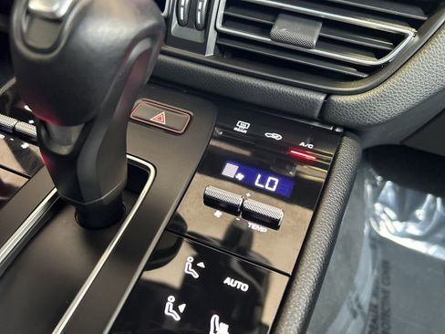 Used 2024 Porsche Macan image 46