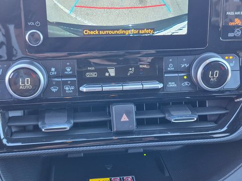 Certified 2025 Toyota Highlander XSE AWD/4WD image 32