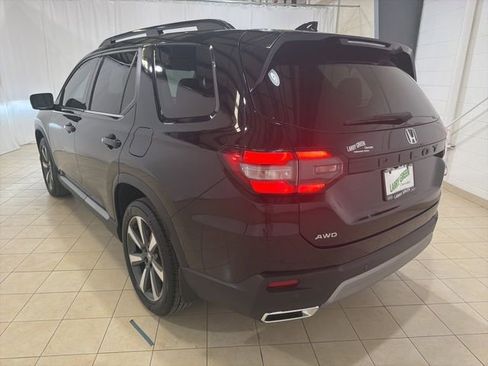 Used 2024 Honda Pilot Elite image 3