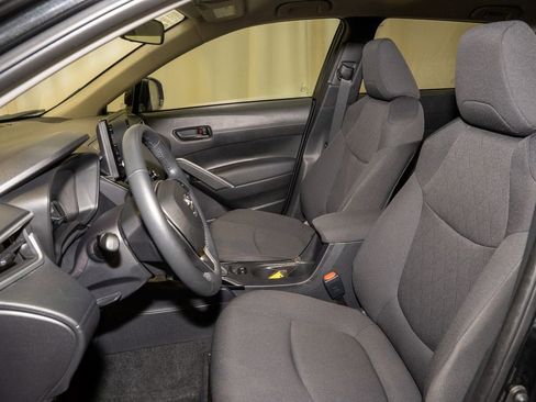 Certified 2022 Toyota Corolla Cross LE image 9