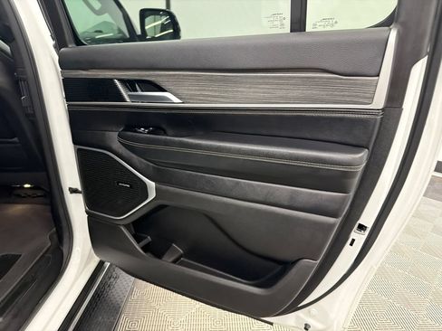 Used 2024 Jeep Wagoneer L Series II RWD image 18