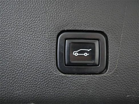 Used 2021 Chevrolet Traverse RS image 8