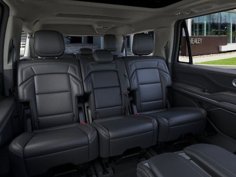 New 2026 Lincoln Navigator L Reserve AWD/4WD image 11