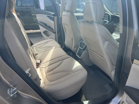 Used 2020 Lincoln Nautilus Premier w/ Equipment Group 101A image 7