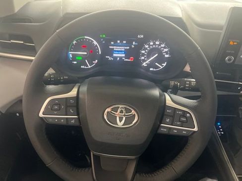 Used 2026 Toyota Sienna XLE FWD image 19