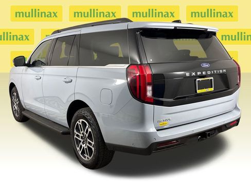 Certified 2025 Ford Expedition Active image 10