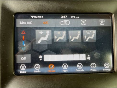 Used 2021 Jeep Cherokee Latitude AWD/4WD image 17