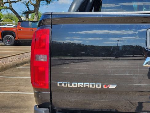 Used 2017 Chevrolet Colorado Z71 AWD/4WD image 15
