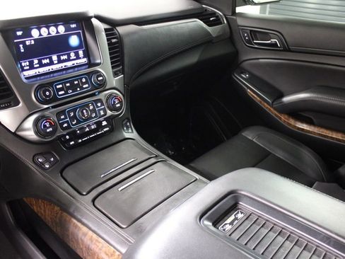 Used 2020 Chevrolet Suburban Premier image 27