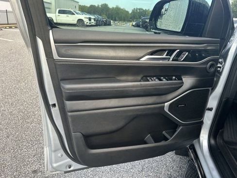 Used 2023 Jeep Wagoneer 4WD w/ Convenience Group I image 11