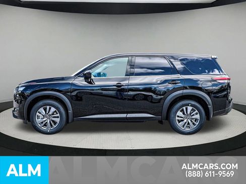 Used 2025 Nissan Pathfinder S image 9