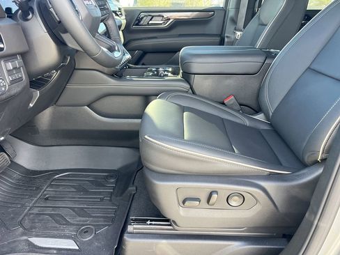 New 2026 GMC Yukon XL Elevation image 16