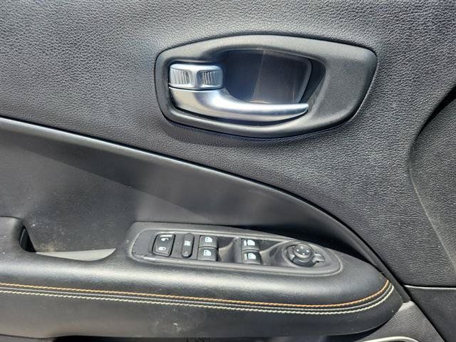 Used 2019 Jeep Compass Latitude w/ Popular Equipment Group AWD/4WD image 6