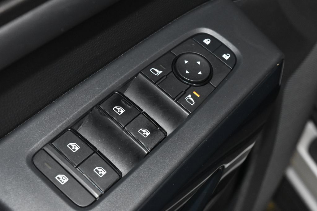 Used 2025 Nissan Pathfinder SV AWD/4WD image 5