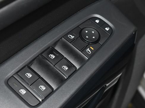 Used 2025 Nissan Pathfinder SV AWD/4WD image 5