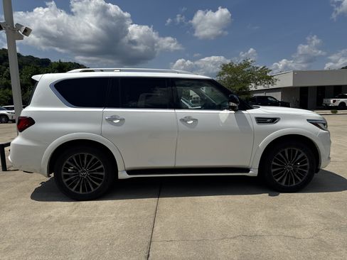 Used 2021 INFINITI QX80 Premium Select w/ All-Season Package AWD/4WD image 8