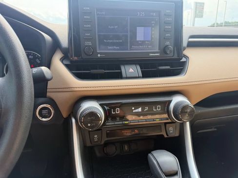 Used 2022 Toyota RAV4 XLE FWD image 10