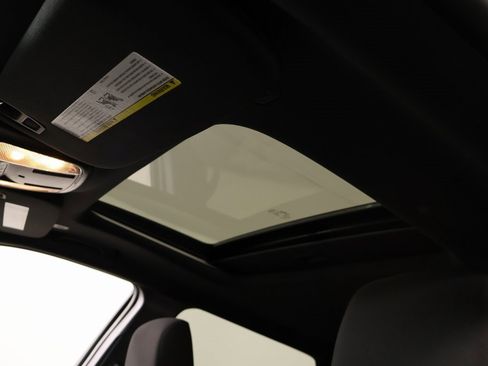 Used 2024 Dodge Durango SXT image 16