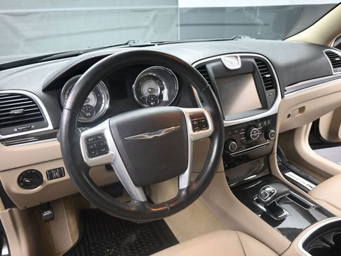 Used 2013 Chrysler 300 image 14