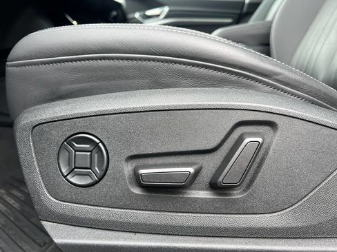 Used 2022 Audi e-tron Premium AWD/4WD image 13