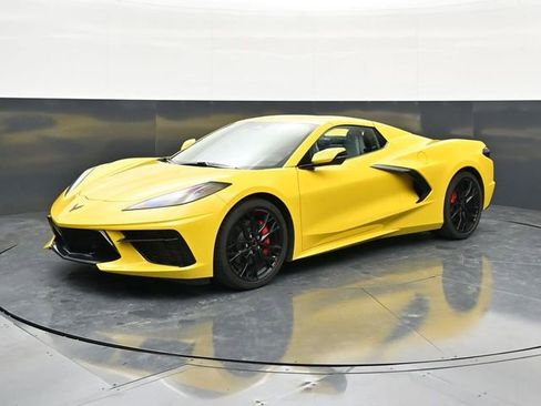 Used 2025 Chevrolet Corvette Stingray Convertible w/ 1LT image 3