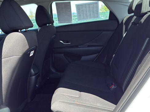 Used 2025 Hyundai Elantra SEL FWD image 13