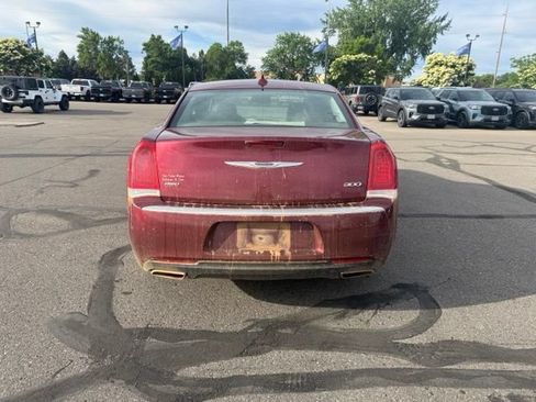 Used 2019 Chrysler 300 Limited AWD/4WD image 9