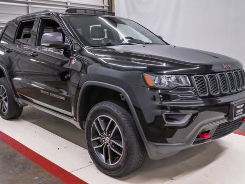 Used 2018 Jeep Grand Cherokee Trailhawk AWD/4WD image 5